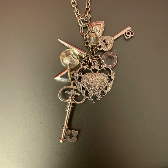 NWOT Garage Silver Keys & Hearts Necklace - Picture 2 of 3